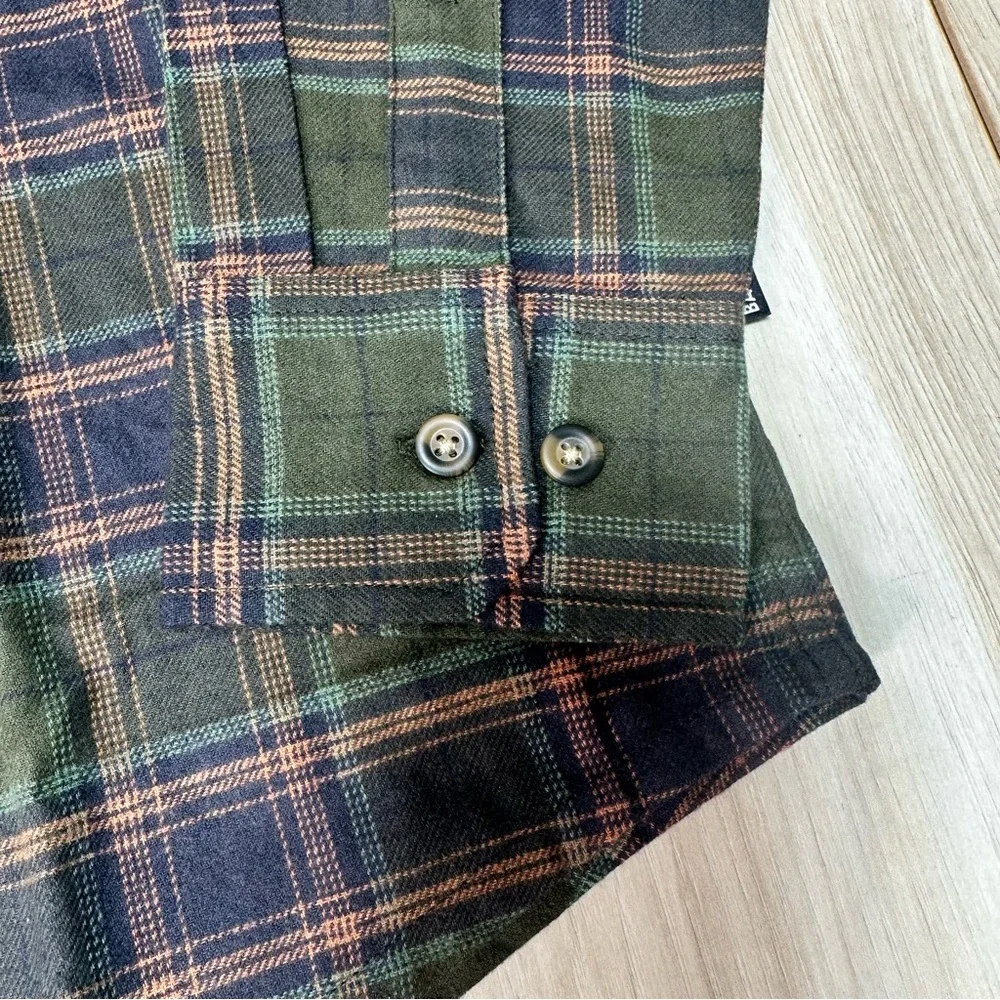 Eddie Bauer Men's Flannel Shirt Size Medium Green New - Picture 2 of 13